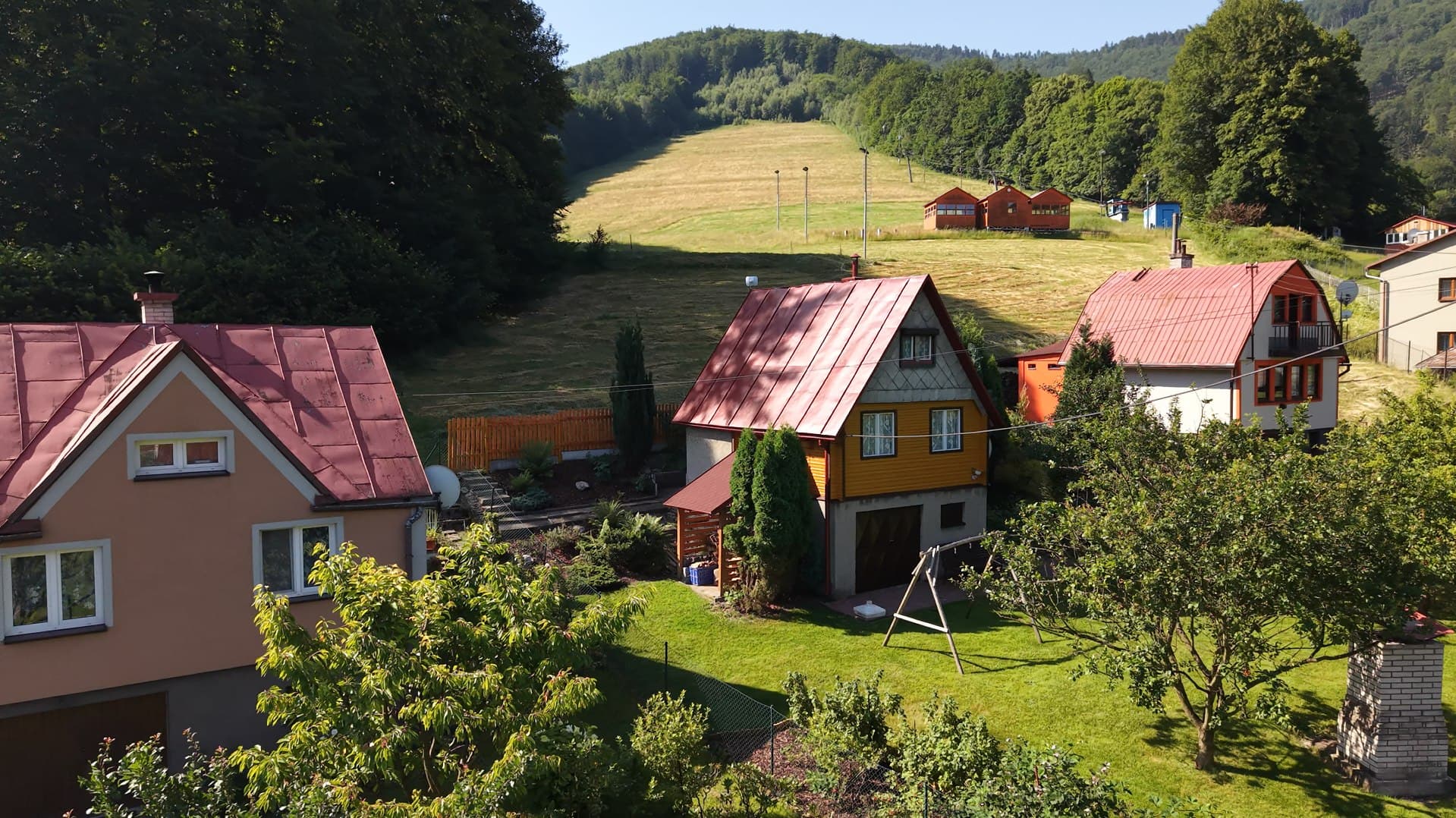 Nemovitosti a zahrady zachycené z výšky